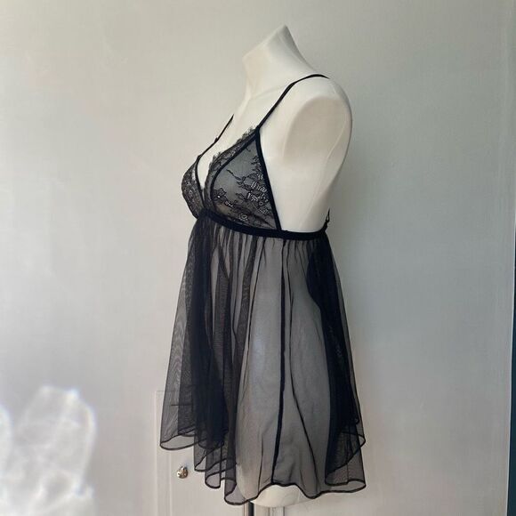 Victoria’s Secret Lace Camisole Teddy - Picture 5 of 9